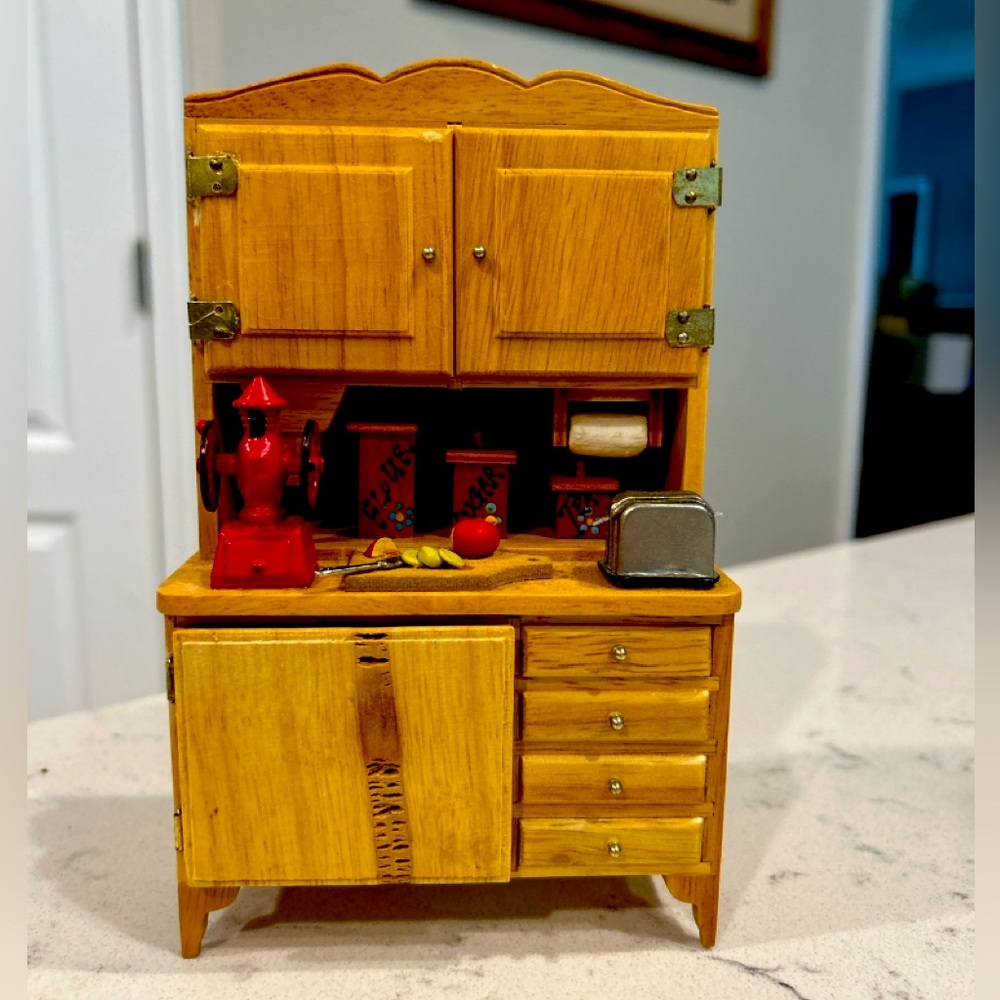 Mini oak pantry. San Francisco music box.
